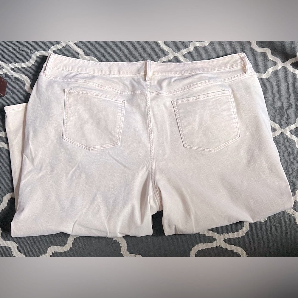 Like New Boutique Pale Pink, Skinny Crop, Ripped, Plus Size Jean Capris, Sz. 24W - Picture 3 of 6